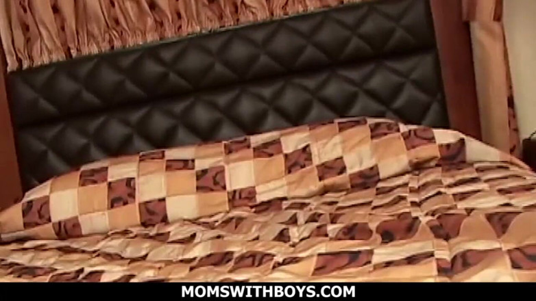 Moms With Boys: La ragazza matura Ava devine fa sesso anale selvaggio - film...
