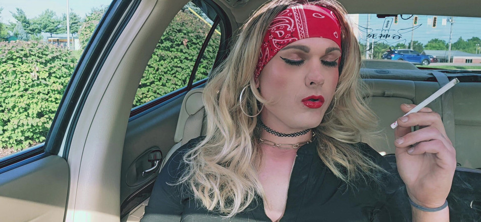 Darkfetish2k: Kylie babes hút thuốc tôn sùng chơi xe hơi