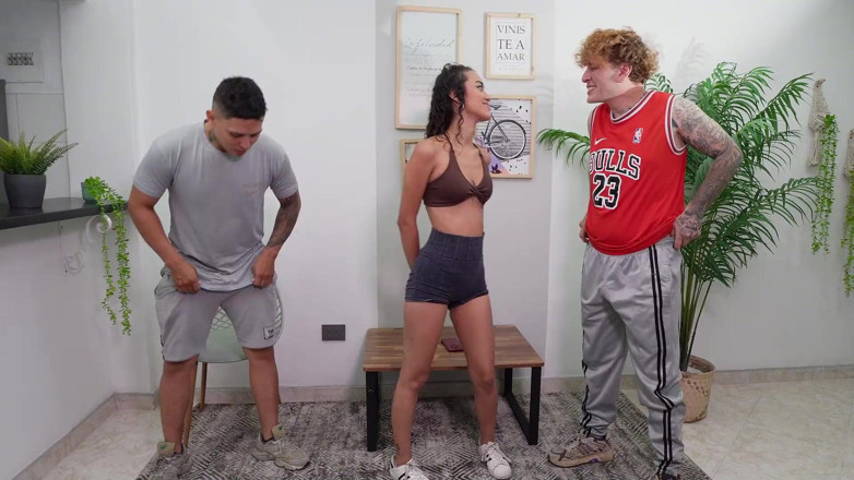 AbbyCarterX: 我的女朋友过生日，我给了她一个双奖，她操她的健身教练。