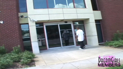 Monsters Of Jizz: Robyn Foxx मेरी पीछे की सीट पर अपनी चूत को डिल्डो करती है