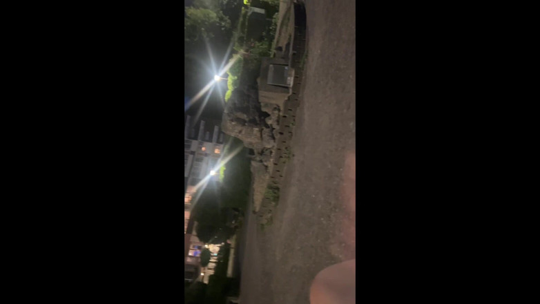 Riskiedik: Arătând pula în public, pe stradă,