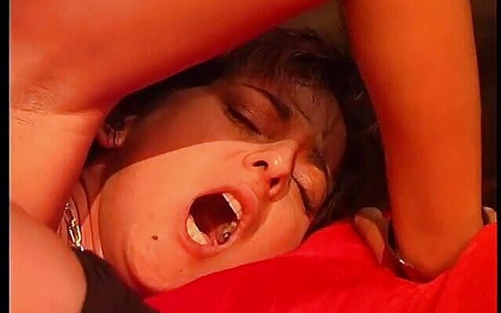 Amaspain: Ragazze incredibili e sensuali che si baciano e si leccano