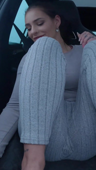 Отчаяние Alexa Throat - смачивание и писанье в моей машине