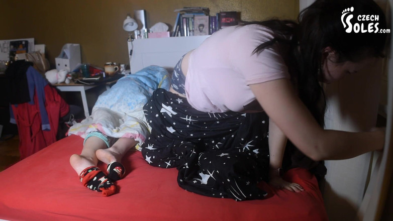 Czech Soles - foot fetish content: Dvě holky v posteli