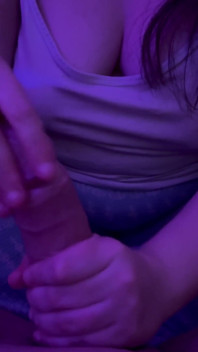 Handjob mit Kondom in der Nacht