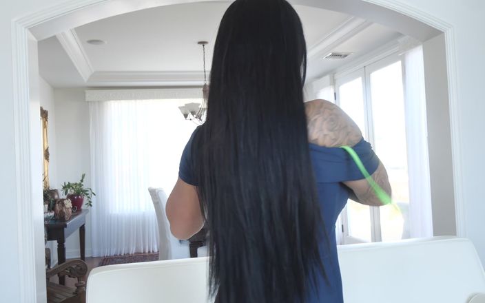 Stephanie Roberts: Karmen Savage, nouveau casting d’une MILF et prend son pied