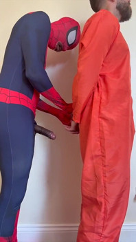 Spiderman fångar mig när jag stjäler...