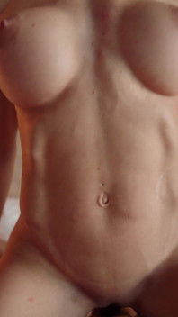 मांसपेशियों वाली कामुकता - फ्लेक्सिंग फिट चोदने लायक मम्मी के साथ कामुक सेक्स