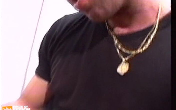 Shemale Idols: Busty Tranny šuká svého kolegu MokréHo Bobře a jejího šéfa Těsný zadek...