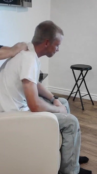 CD Sissy relaxuje svého muže doutníkem a kouřením