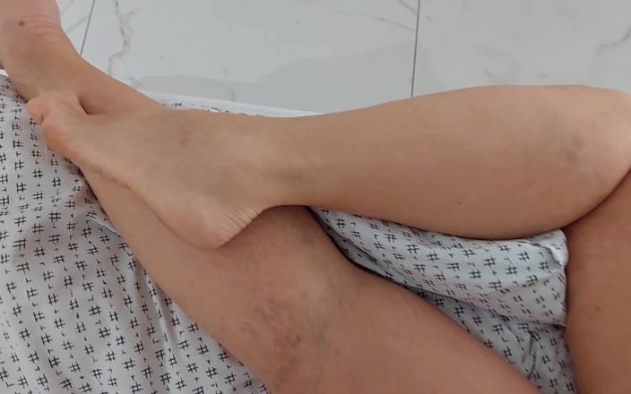 Selena701: Amatoare soție blondă matură picioare și venerare a corpului