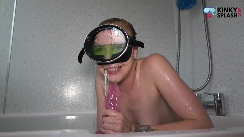 UKCuteGirl Lucy Lauren: Messy Green Slime Mask Blow Job