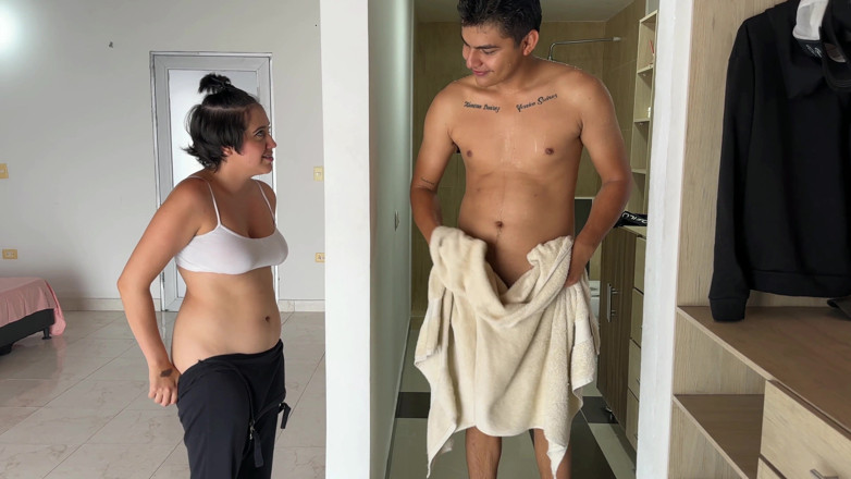 ManuelaAlvarez: Saya melihat saudara tiri saya yang terangsang masturbasi dan saya...