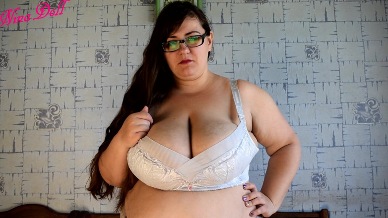 Nina Doll: Nevlastní máma potřebuje mého chlapce přímo v tomto výstřihu