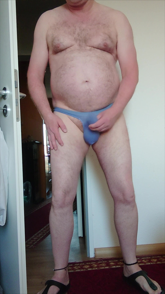 Carmen_Nylonjunge: e grosso em tanga azul