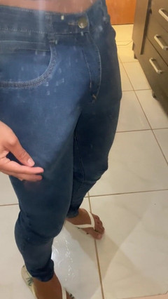 Greedy truck: Cercando di nascondere il mio cazzo nei pantaloni in modo...