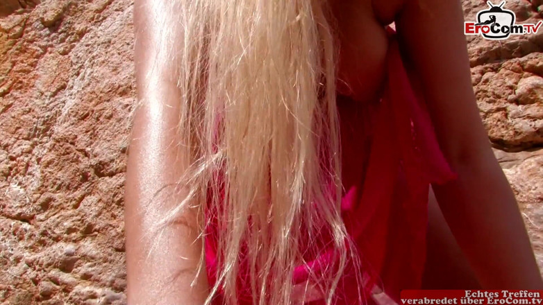 EroCom: Rubia tetona quiere sexo anal en la playa