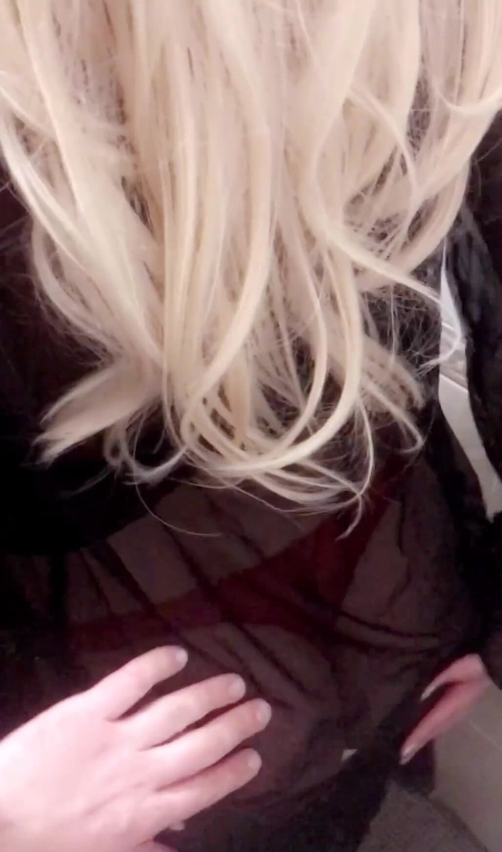 stuffed animal Katrin: Dělal jsem striptýz, mého souseda by viděl celé video?