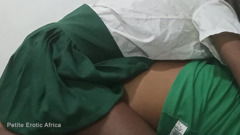 Petite Erotic Africa: Gadis nakal afrika dengan seragam. Ngentot posisi cowgirl pulang sekolah