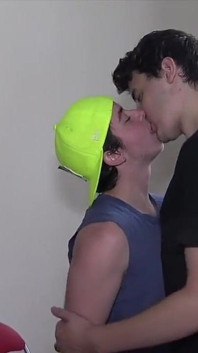 Joven transboy con un jovencito