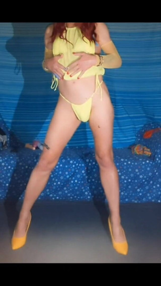 Lizzaali: Il mio sexy bikini verde neon stuzzica il culo