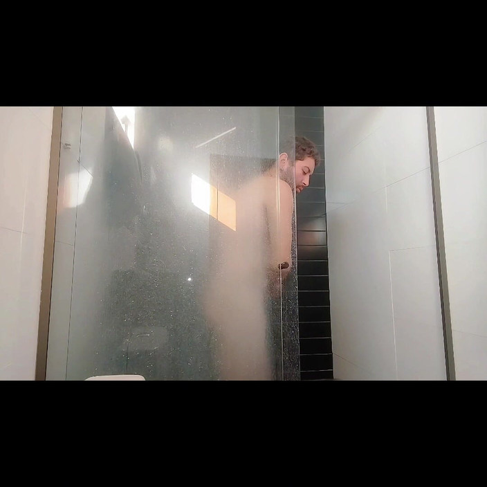 Marcosninfo: 침대 전체에서 젖을 짜고 나서 샤워를 해야 했어요