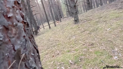 Afemeria: Брюнетка в масці спіймана в лісі і смокче член