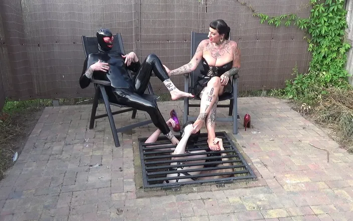 Domina Lady Vampira - SM Studio Femdom Empire: Dugout Foot Ignore 1