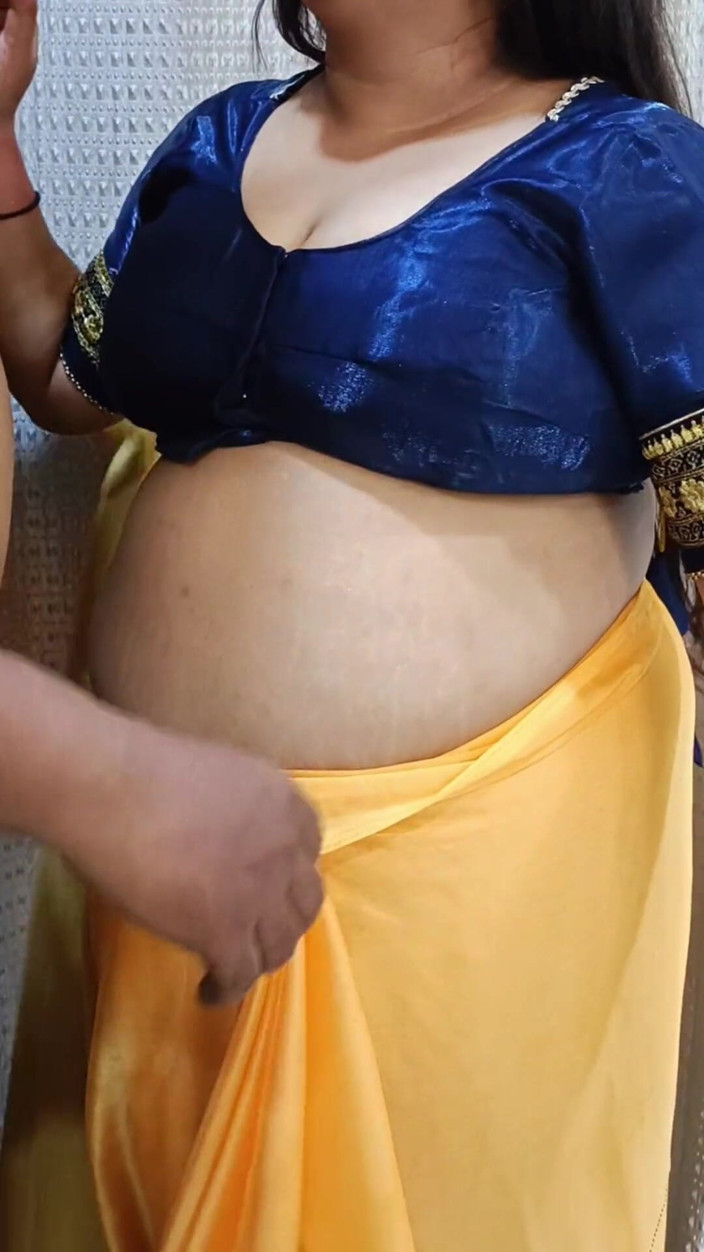 Catchybusty: Saya menanggalkan Bhabhi Saree dengan sengaja