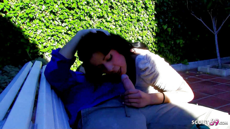 Full porn collection: 휴가 중 의붓아빠에게 따먹히는 마른 라틴계 십대 Daniela