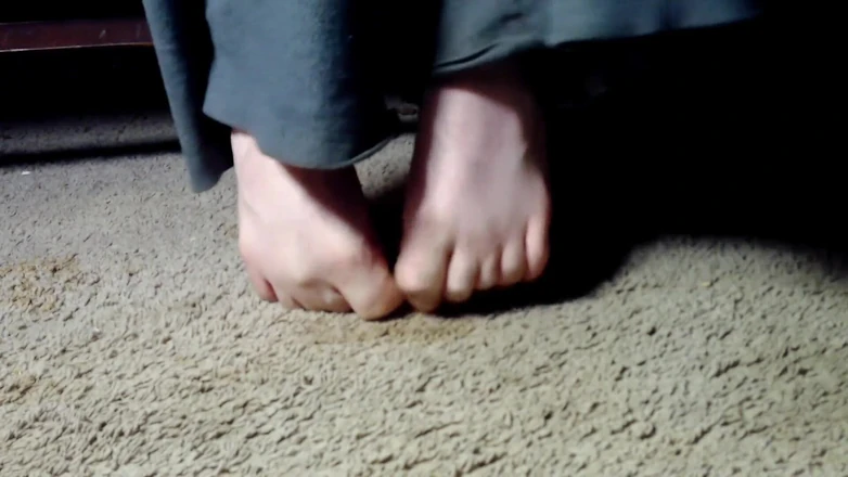 Au79: I miei piedi e alcuni pantaloni baggy