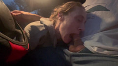 J13D75: T-kost na sedadle spolujezdce.