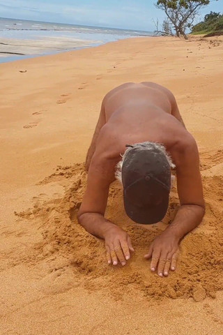 Ladysilvas: Ladysilva gay sulla spiaggia culo caldo