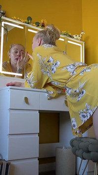 Your Mate’s MILF Catches You Watching: Lick My Pussy While You Jerk