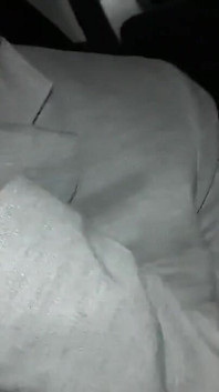Hassas azgın genç kız uber'de mastürbasyon yapıyor