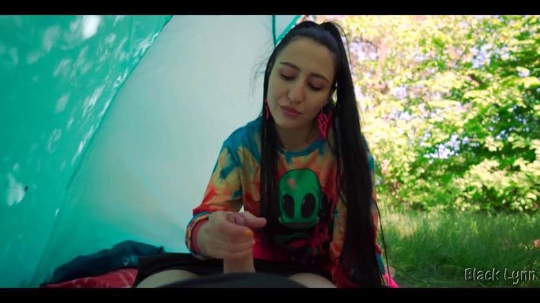 YSP Studio: Hippie cachonda me masturbó gratis en su tienda
