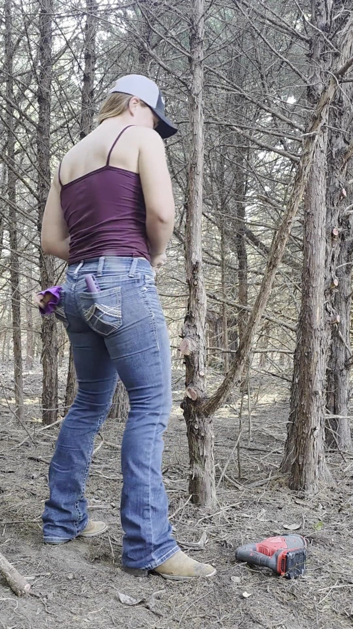 NaughtyRedFarmgirl: Si rambut merah mengongkek pepek di dalam hutan memancut seluruh