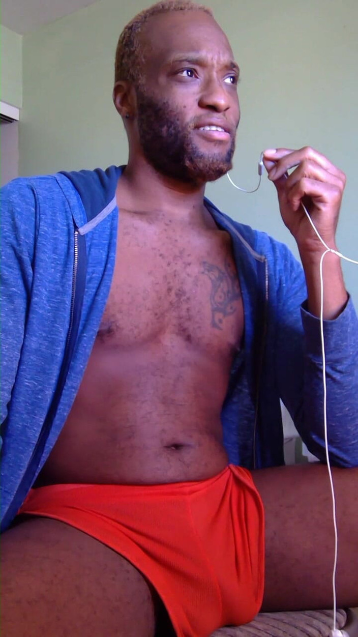 Kennie Jai: Kennie Jai menolak lelaki dengan menunjukkannya yang besar, gemuk, batang!