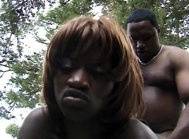 Black Jass: Deux salopes excitées se font baiser par un black dans...