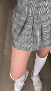 Ile lat ma ta dziewczyna z college'u? Pełne wideo w domu