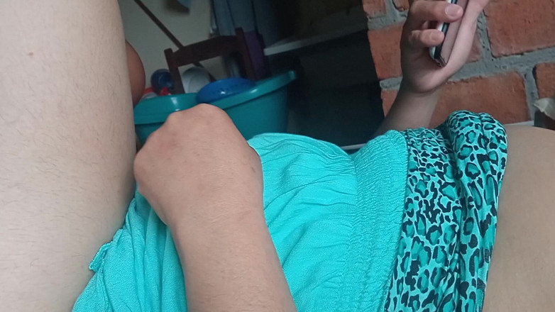 Eatrella j: Trage-mi rochia ca să-mi bag pula în mine