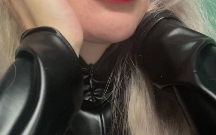 FinDom Goaldigger: 给我看你的舌头！
