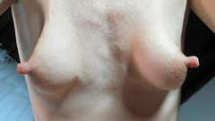 Lolacam: Culo apretado y tetas pequeñas