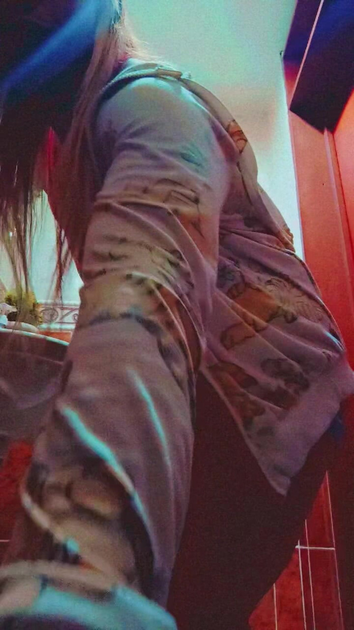 Barbychocolat: Delicius gioca in bagno pubblico ha bisogno del clitoride sborra...