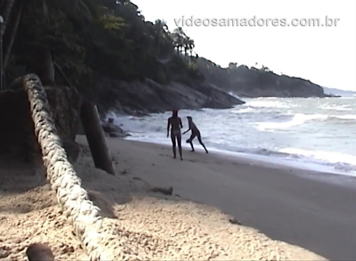 Amateurs videos: My girlfriend topless on the beach