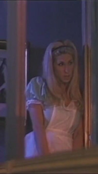 Piccanti giochi erotici a tre in questo porno vintage