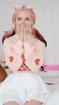 สาวแคมบวมอกใหญ่