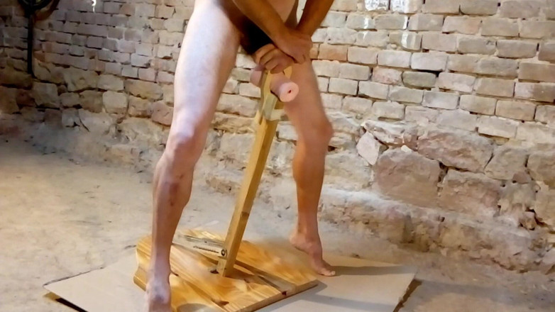 Mark Hannes: Masturbace ve stoje Fleshlight Stand