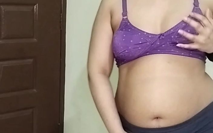 Sairaxsaim: Sairaxsaim, étudiante indienne desi, montre sa chatte et ses seins étroits