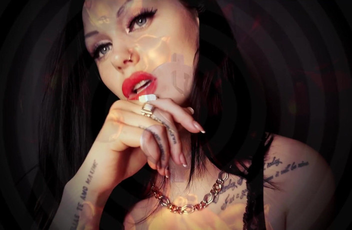 Goddess Misha Goldy: ระบายกระเป๋าสตางค์แบบเย้ายวน! ทุกสแนปของฉันทำให้ควยแกสั่นเทิ้ม!